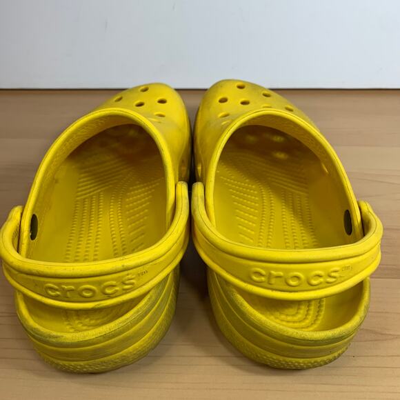 CROCS Women's Yellow Sandal size 7 - Picture 3 of 8